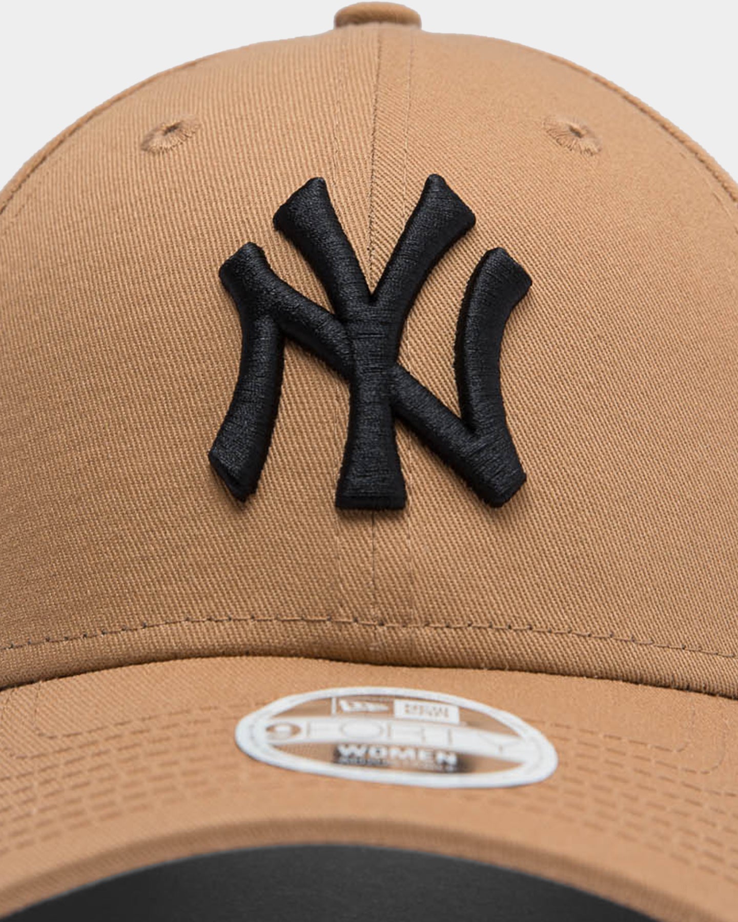 New Era Women's New York Yankees 9FORTY Strapback Wheat/Black