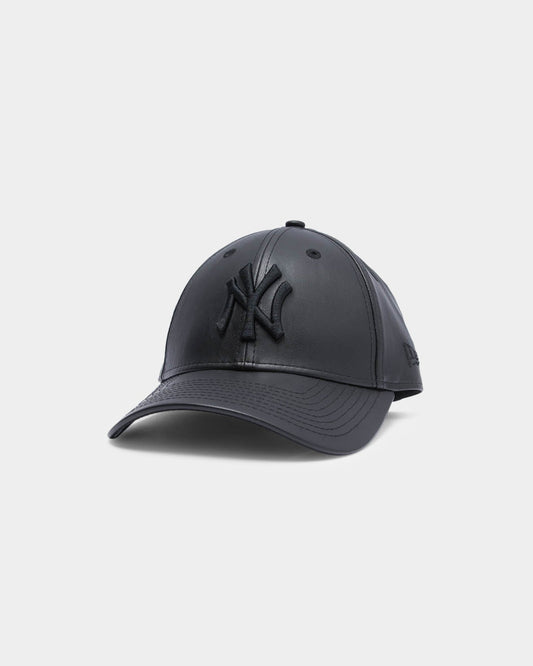 New Era Women's New York Yankees PU Leather 9FORTY Strapback Black/Black