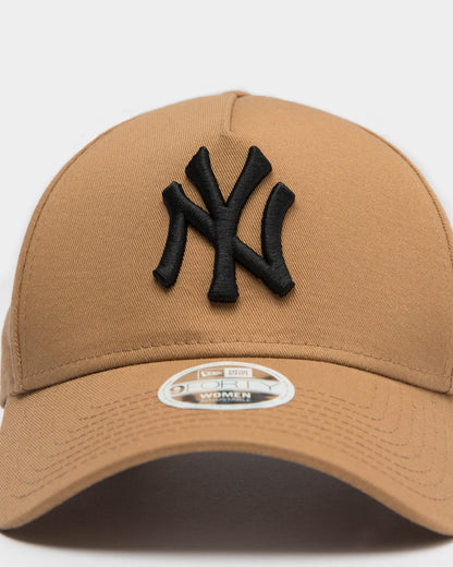 New Era Women's New York Yankees 9FORTY A-Frame Snapback Wheat/Black