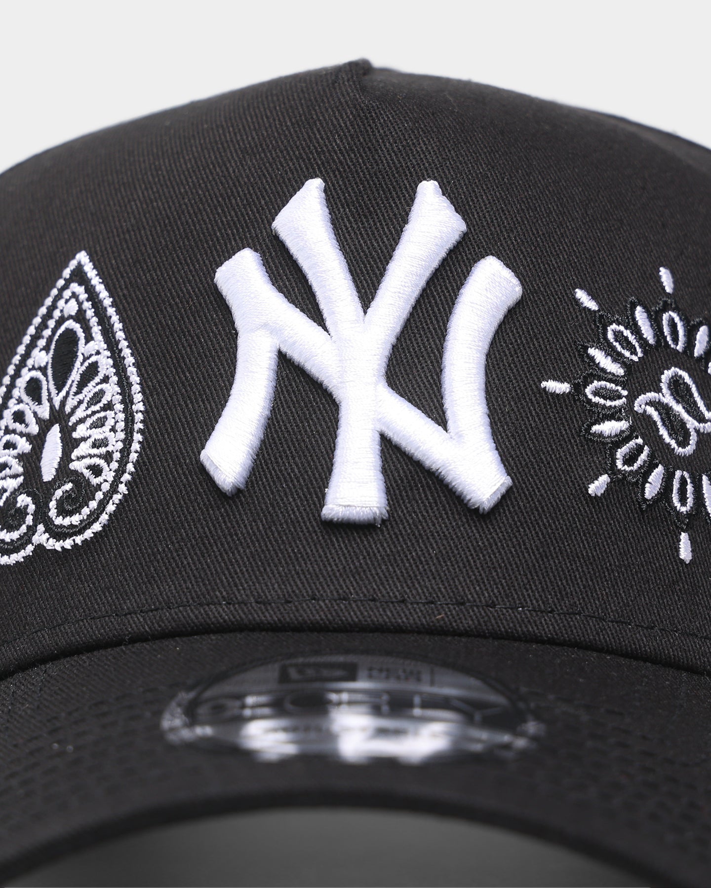 New Era New York Yankees 'Paisley Logo' 9FORTY A-Frame Snapback Black