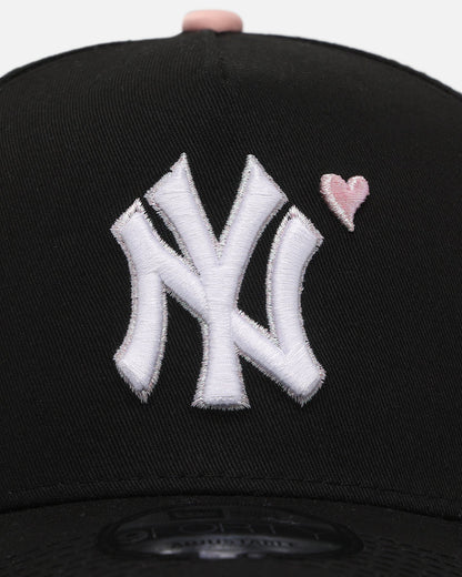 New Era New York Yankees 'Pink Satin Hearts 2.0' 9FORTY A-Frame Snapback Black/Pink