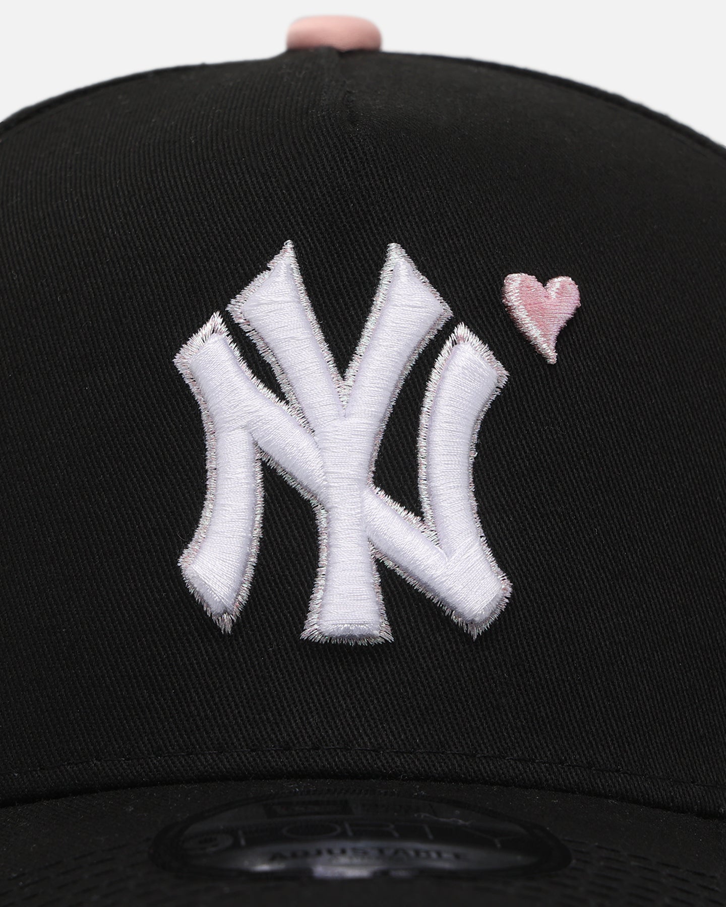 New Era New York Yankees 'Pink Satin Hearts 2.0' 9FORTY A-Frame Snapback Black/Pink